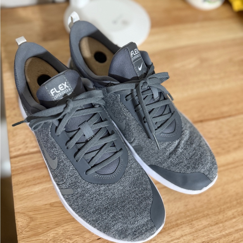 Nike Women’s Gray Athletic Shoes, Size 8.5, Nike Flex Experience 8